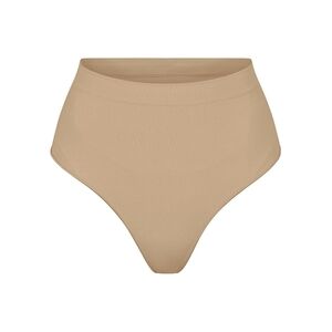 NWOT SKIMS Seamless Sculpt Mid Waist Thong Size Small